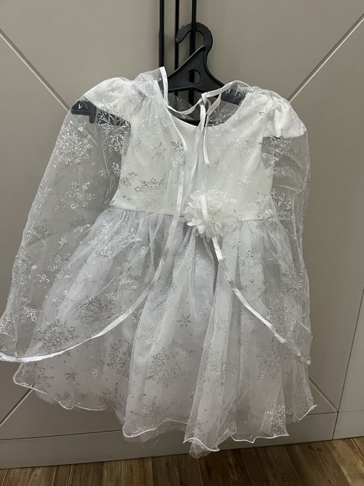 Продам платья снежинка
