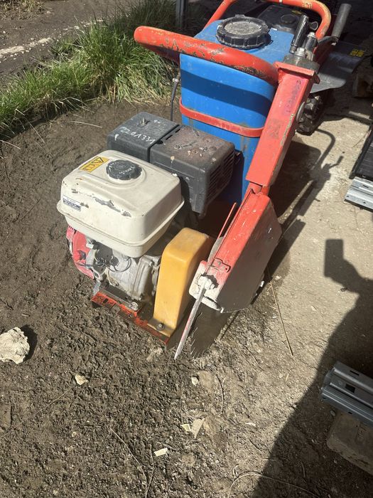 Masina de taiat asfalt 450