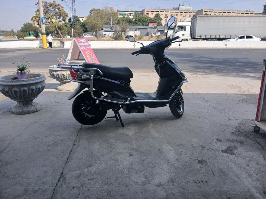 Электроскутер сотилади