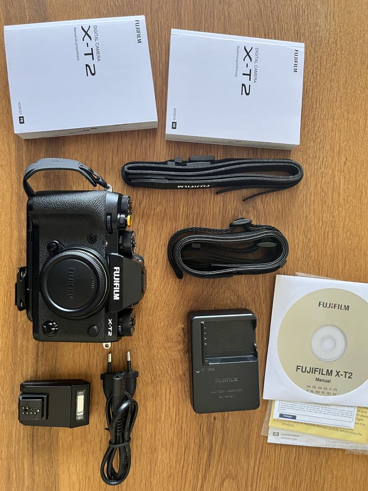 Fujifilm X-T2 + curea Peak Design Micro Clutch