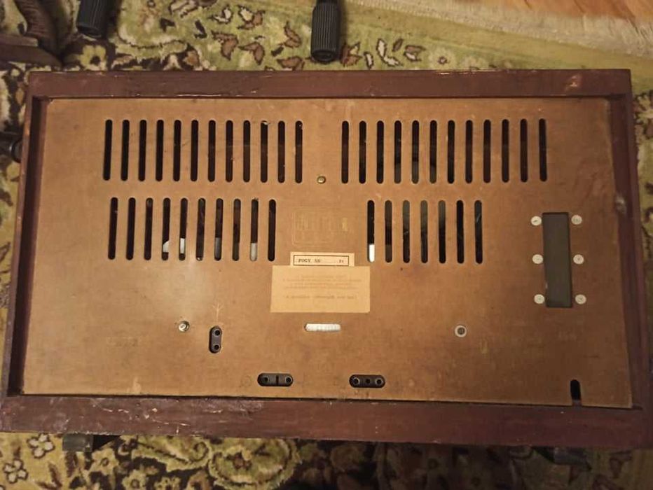 Radio vechi R 946 FA - pe lampi - de colectie - Fabricat in Ungaria