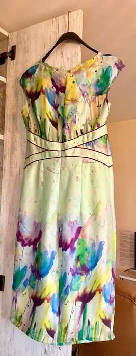 Копринена пъстра рокля