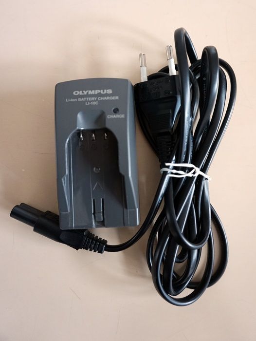 Зарядно за батерии OLYMPUS Li-10C