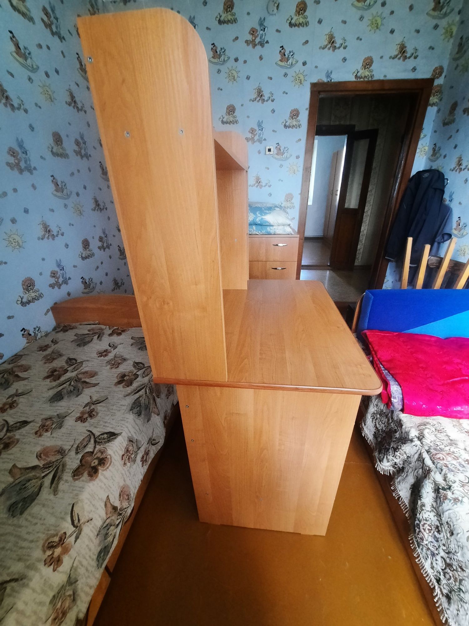 Продам компьютерный стол
