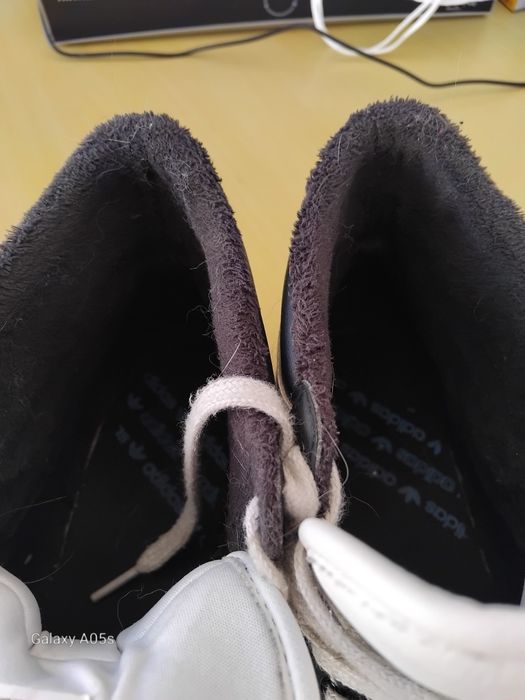 Оригинални дамски кецки Адидас.