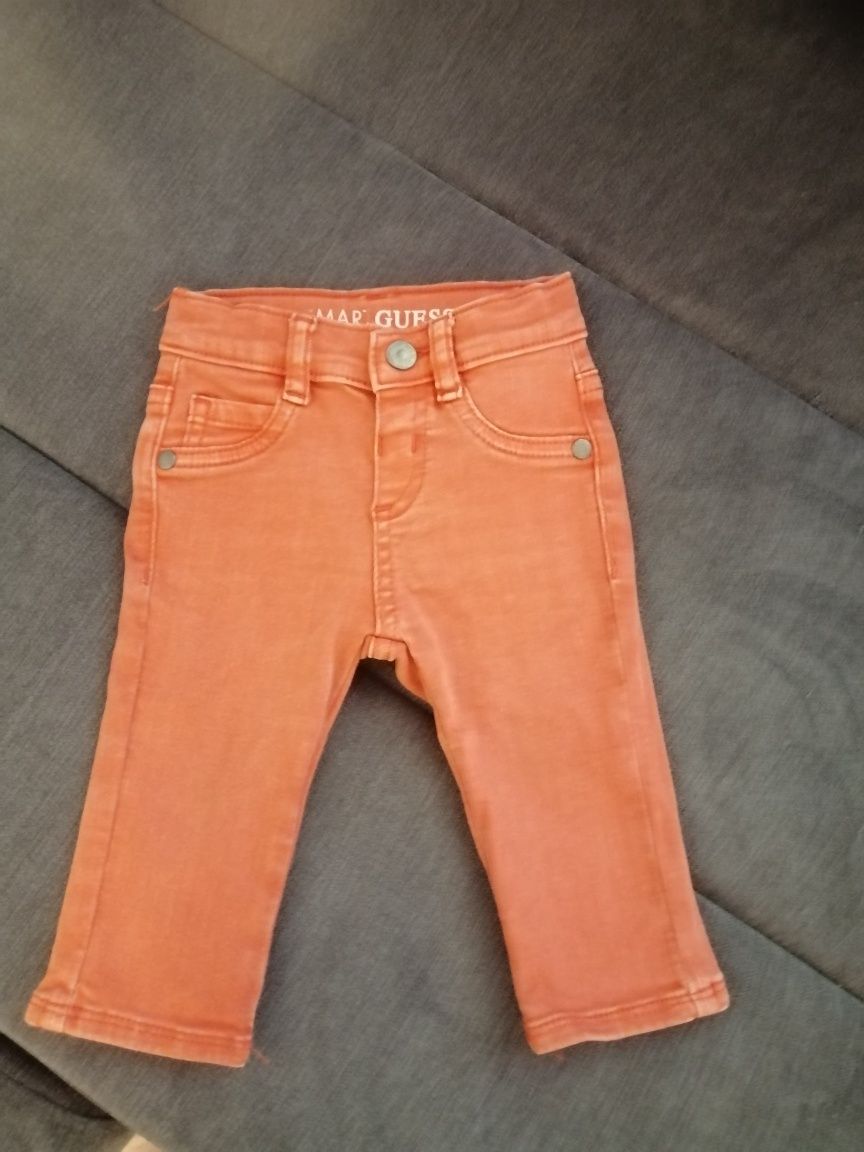 Vând body Tommy Hilfiger, blugi Guess și trening CA de fetiță.