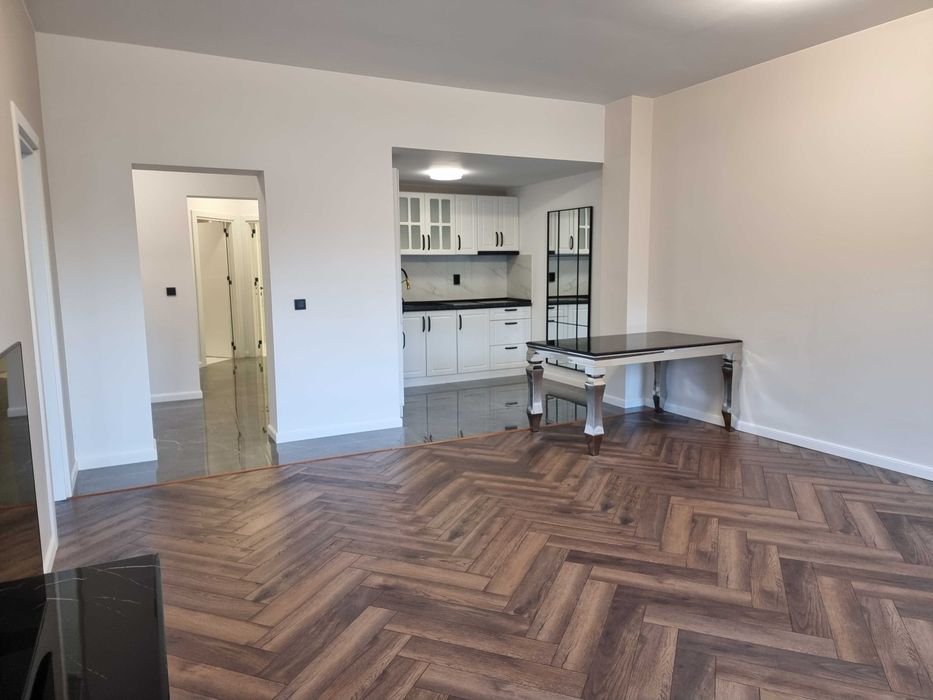 Апартамент Банско 145м2, 3 стаи, 2 бани, гардероб, тераса, мазе