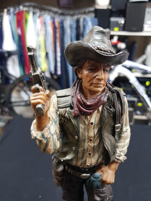 Оригинални статуи на Даниел монфорд