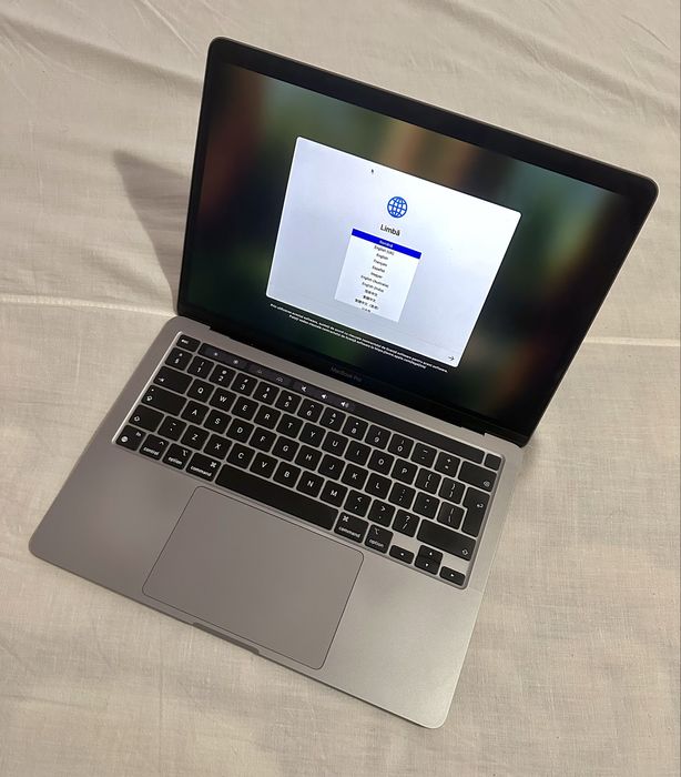 Macbook Pro 13 - Procesor M1, 16GB RAM, 256GB SSD, Touchbar