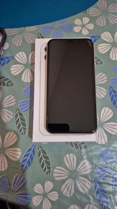 Продам айфон 11 на 128гб