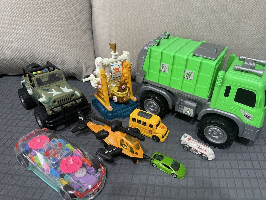 Лот играчки за момче