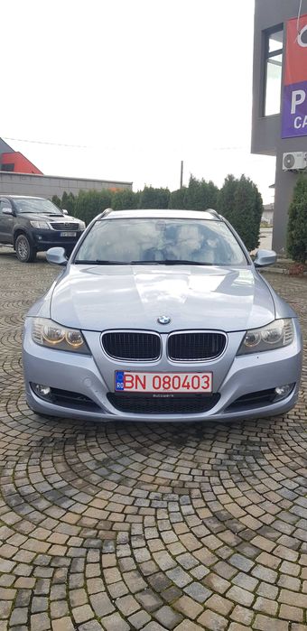 Bmw 318 an 2010 .