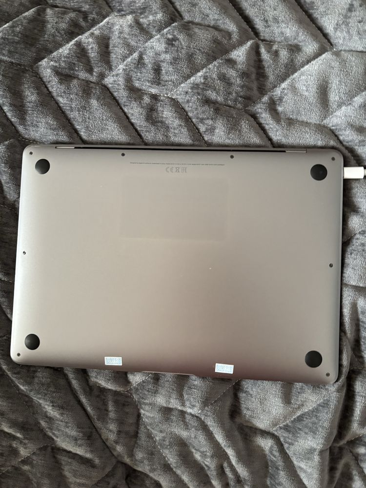 Macbook Air M1 16gb ram с 96W  оригинално мощно зарядно