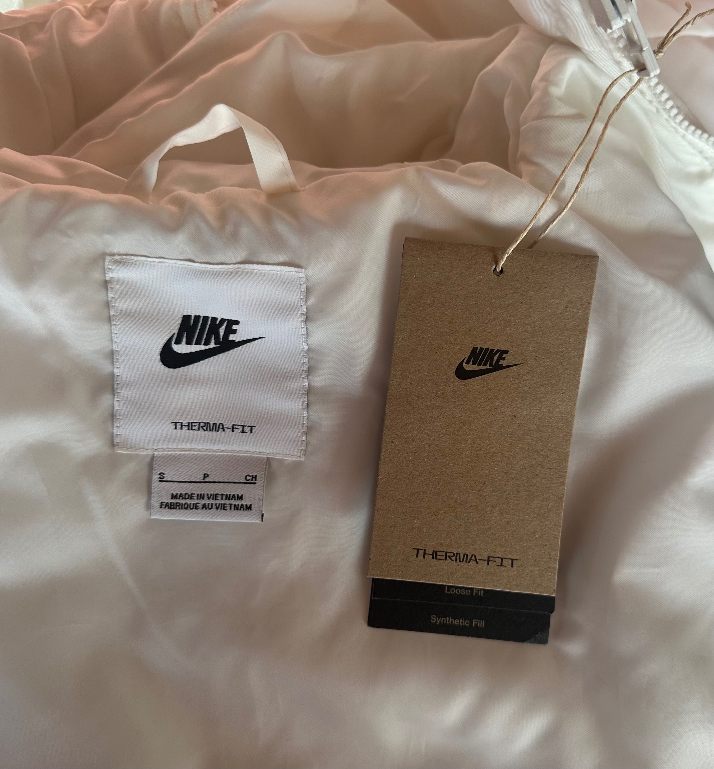 Nike - Дамско зимно яке с капитониран дизайн бяло