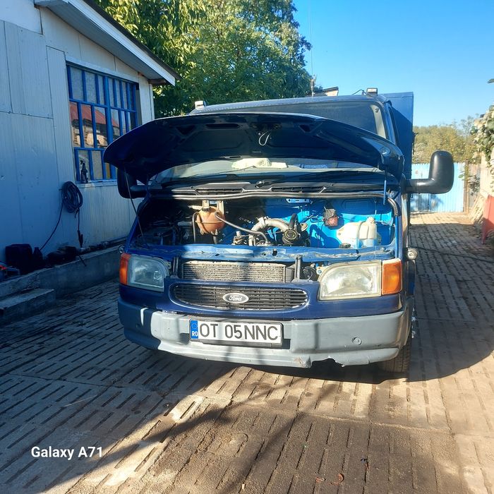 Vând Ford Transit