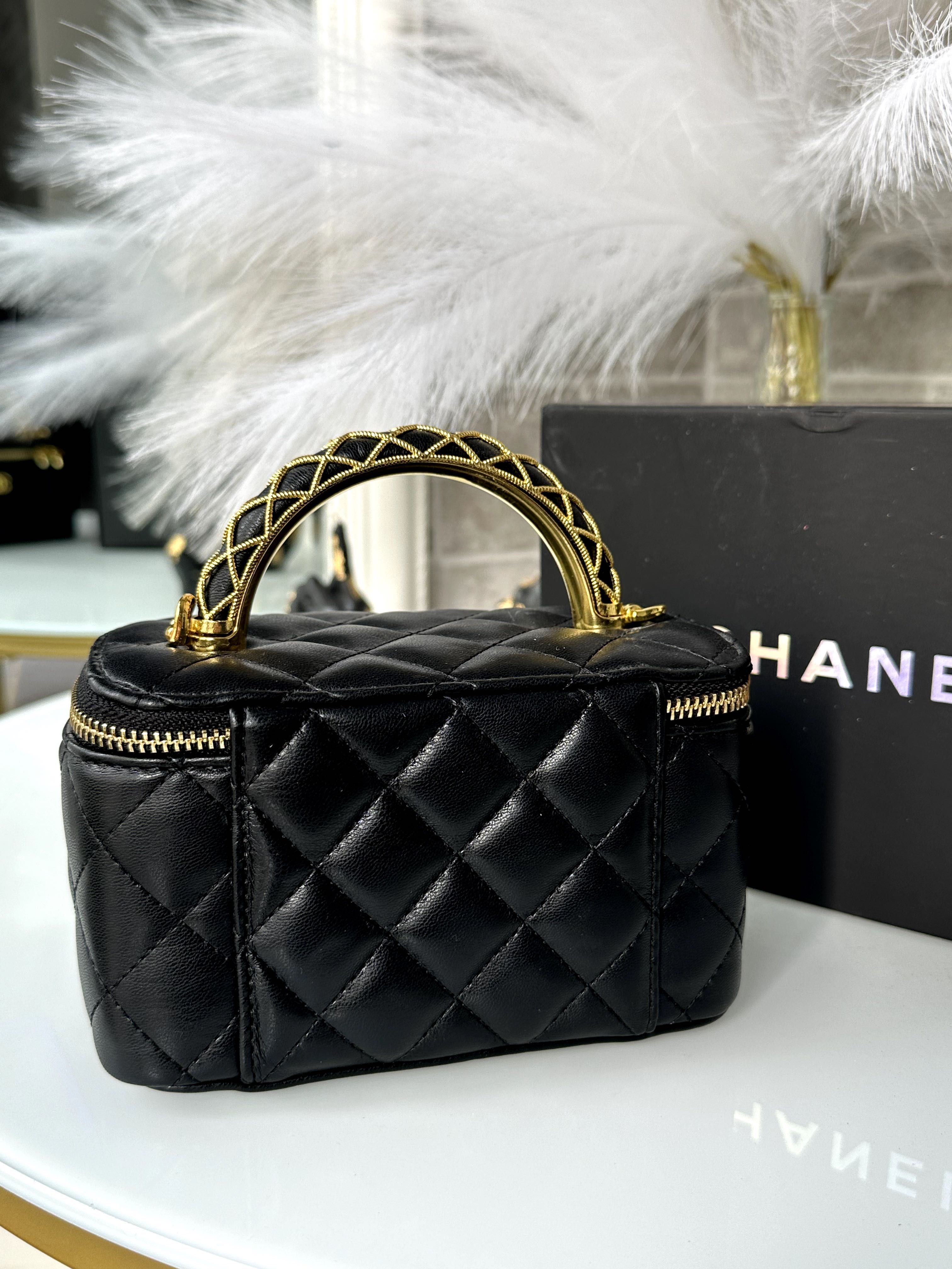 Продавам нова чанта Chanel.