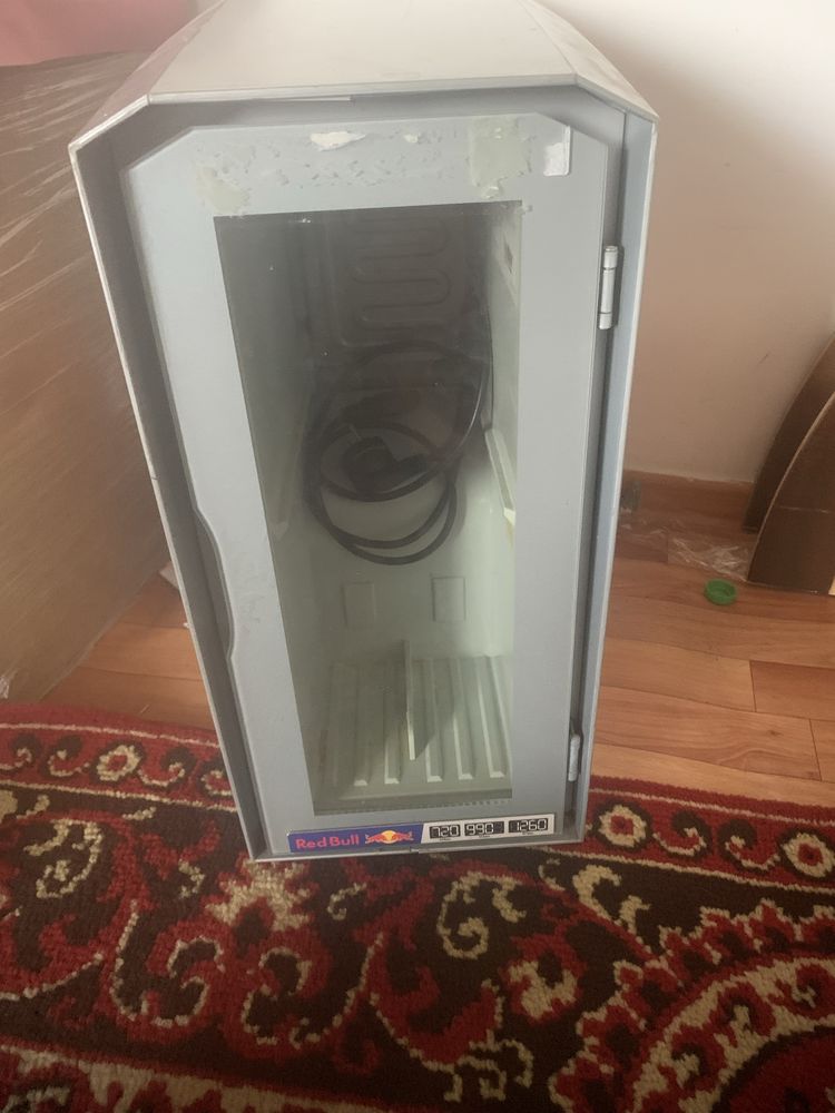 Продам холодильник минибар редбулл