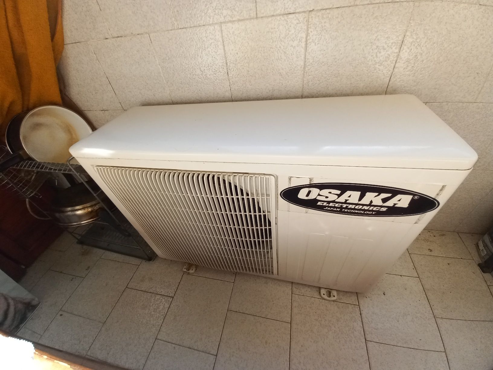 Продавам два климатика