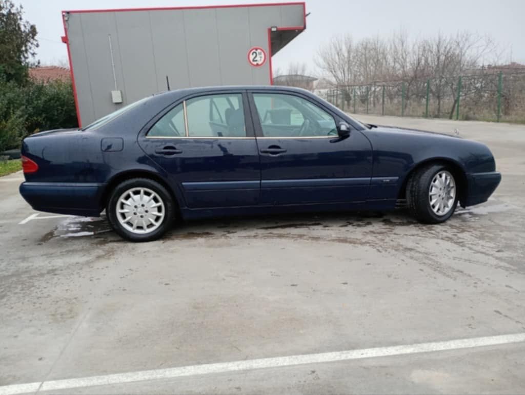 Mercedes w210  2001Г