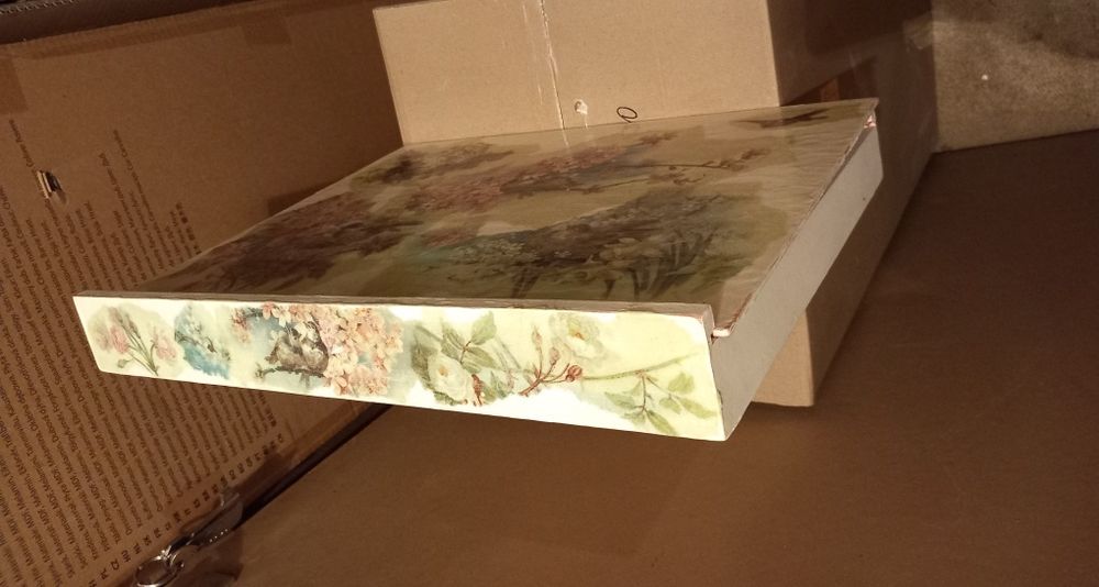 Уникална Дървена кутия за дребни накити и бижута, Ръчно декорирана