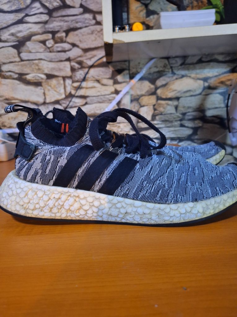 Vând Încălțări Adidas NMD R2