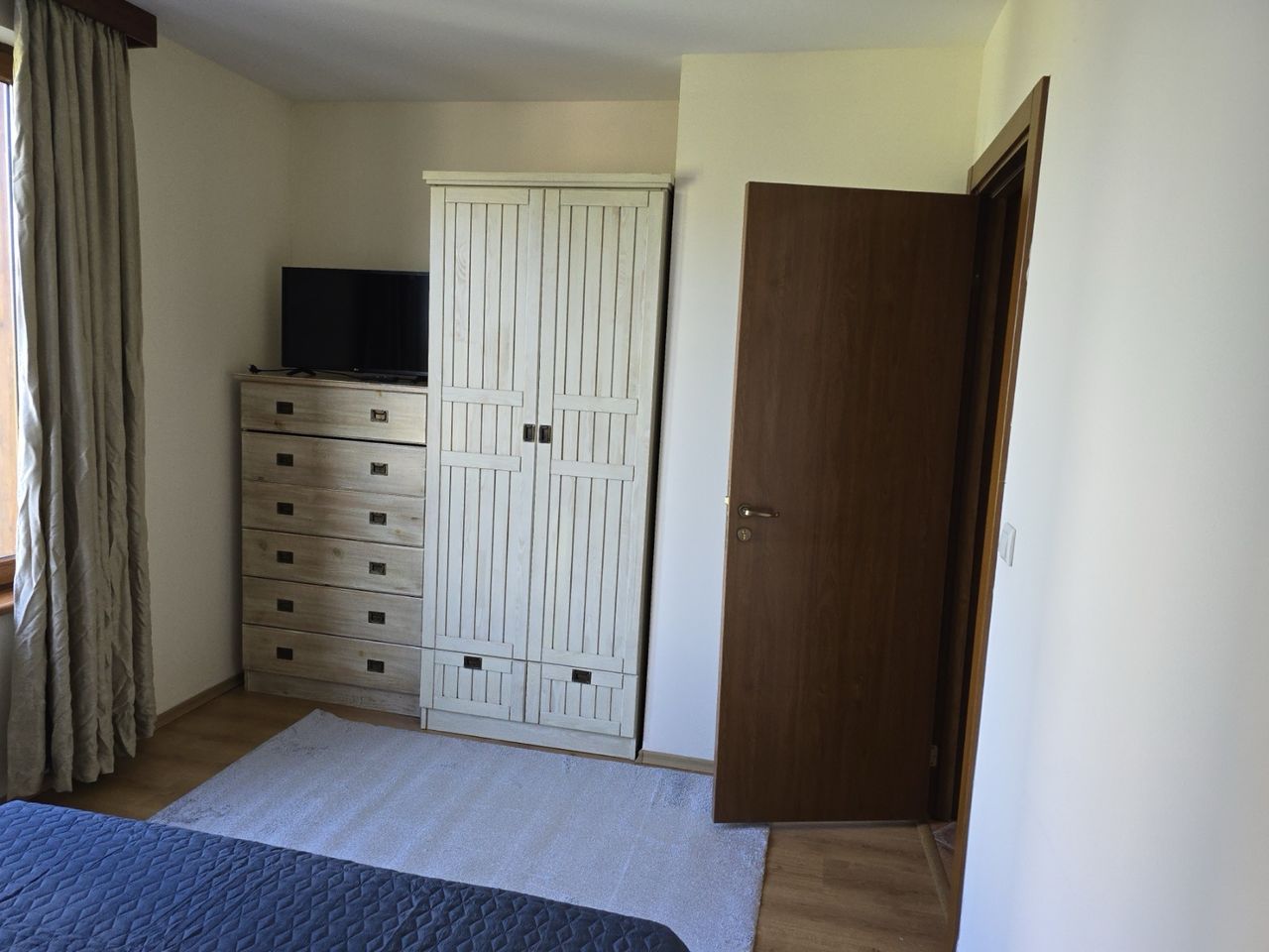 Дава се под наем Двустаен апартамент в Банско - 75 кв.м за 612 € - Снимка #2