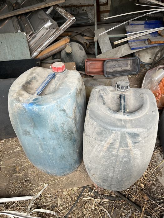 Продам 2 капроновые канистры