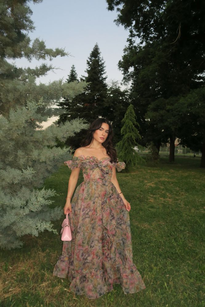 Рокля по модел на miss rosier