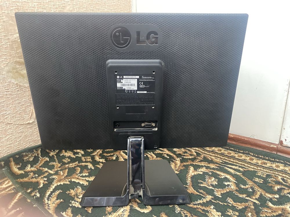 Монитор LG 19 dyum