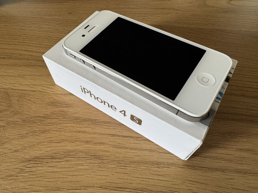 iPhone 4s - перфектно запазен