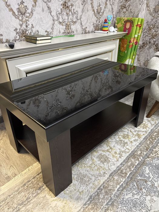 Продается Журнальный стол