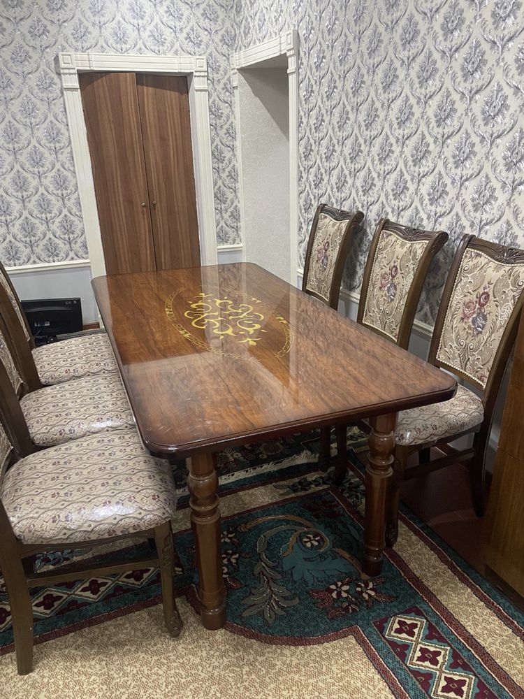 Продается стол со стульями