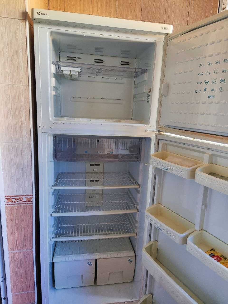 Продаю холодильник Indesit в хорошем состоянии