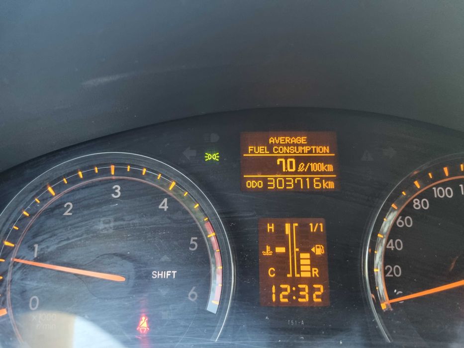 TOYOTA Avensis 2010