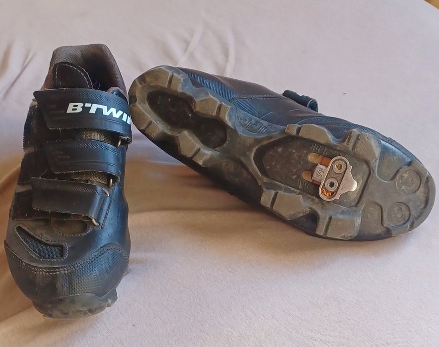 Pantofi de ciclism pentru  montai Bike. sau ciclocros