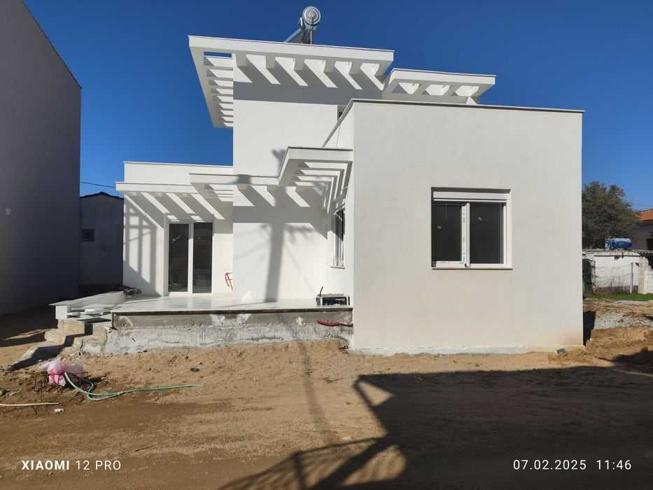 ПРОДАВА Прекрасен имот, самостоятелна къща в Паралия Офринио, Кавала