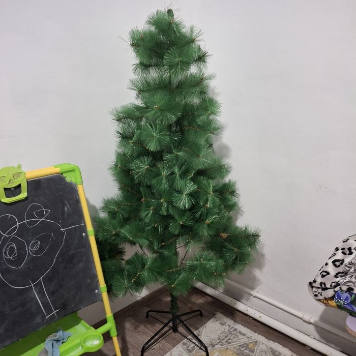 Продам ёлку 3000т