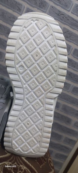 Кросовки.янги.43 размер.300 минг ками бор