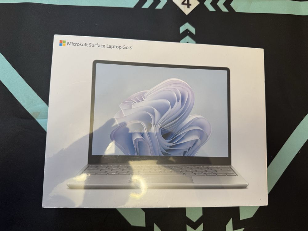Laptop sigilat Microsoft surface go 3 12,4 inchi 16 GB RAM 256 GB ROM