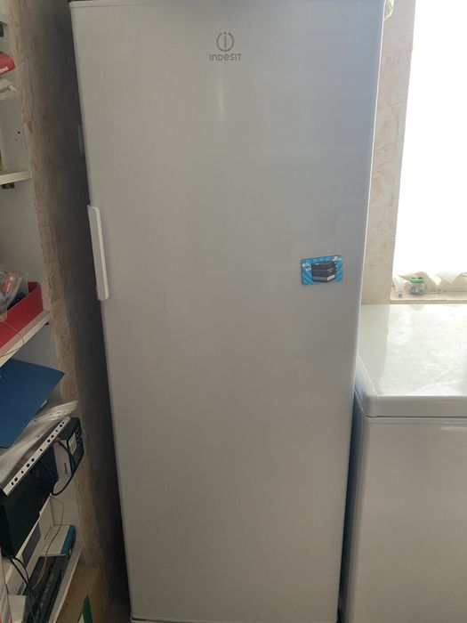 Вертикальный морозильник indesit