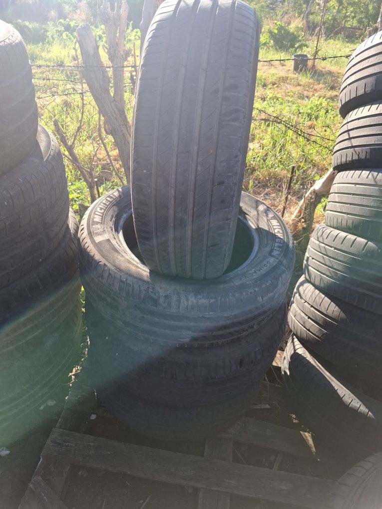 Vand 1 sau 2 sau 4 anvelope 215 60 16 michelin vara bune