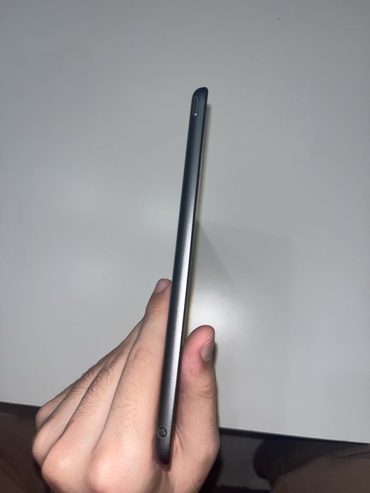iPad 9 64GB ecran spart, functioneaza bine fara probleme