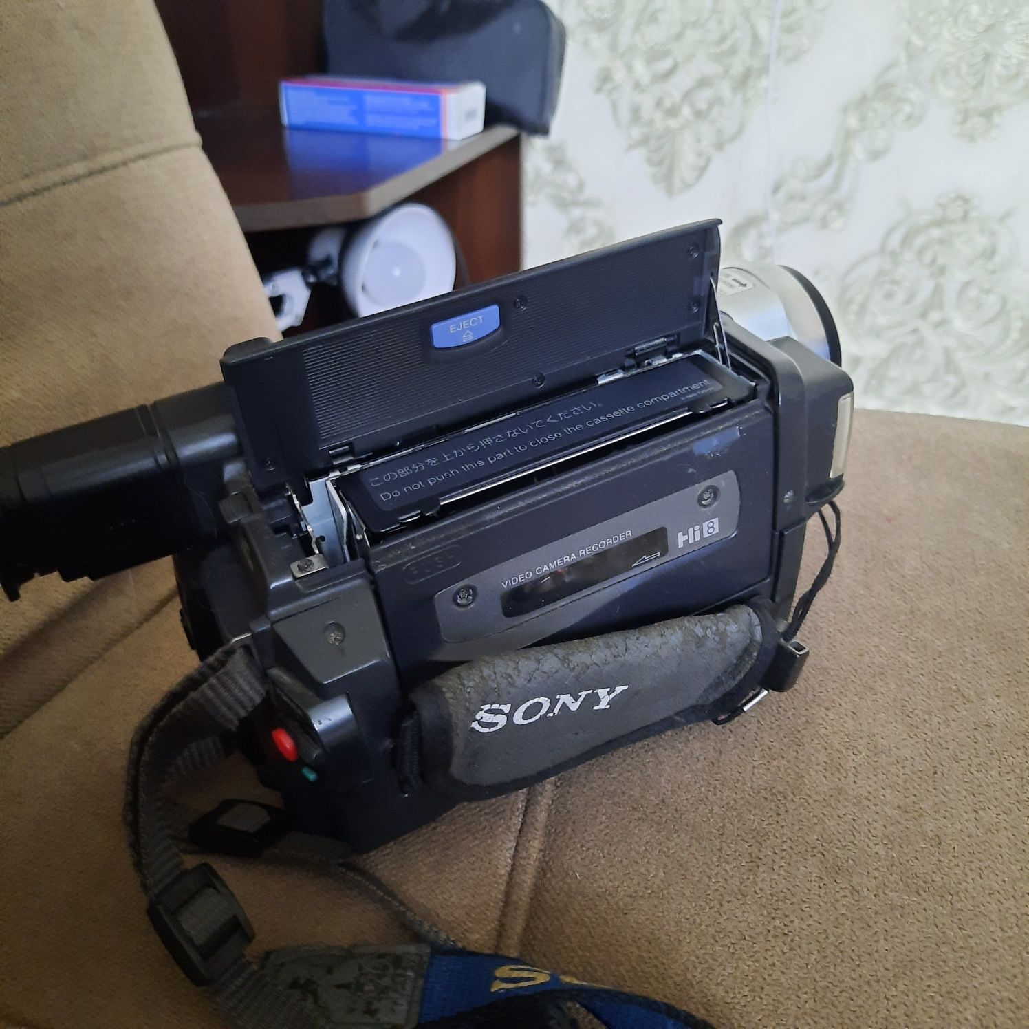 Видеокамера Sony оригинал, касетная, есть ночная съемка