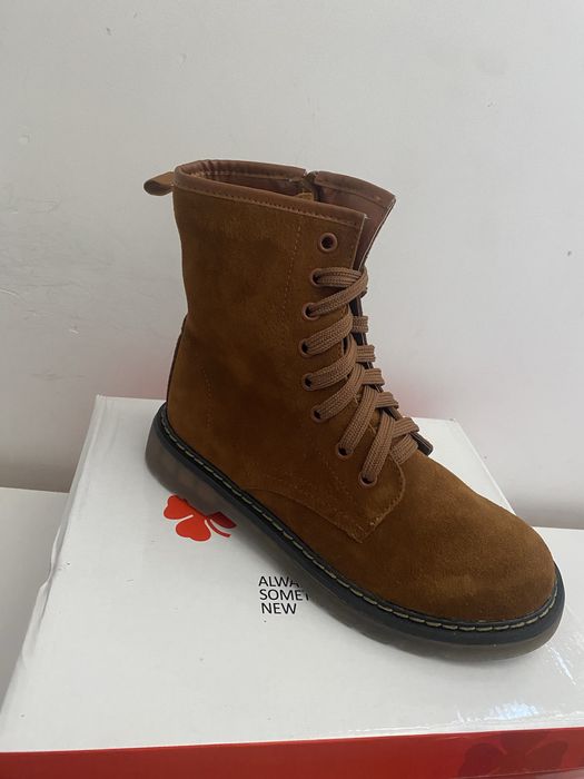 Дамски боти от набук