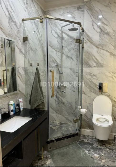 Продается душ кабина, раковина с тумбой.