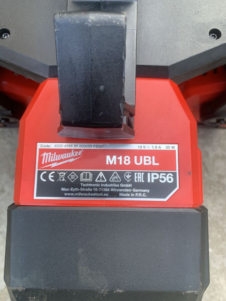 Milwaukee M 18 UBL/ лед прожектор/2200 лумена