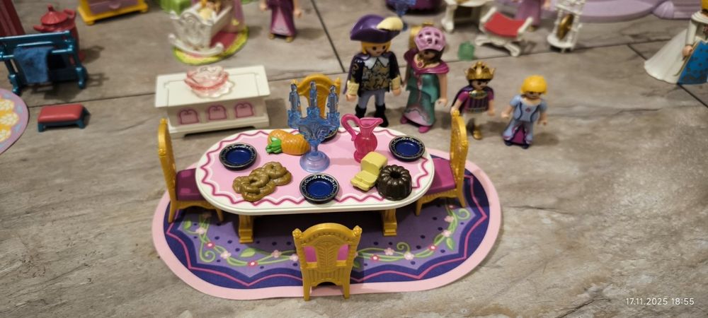 Playmobil  замък с обзавеждане и придворни