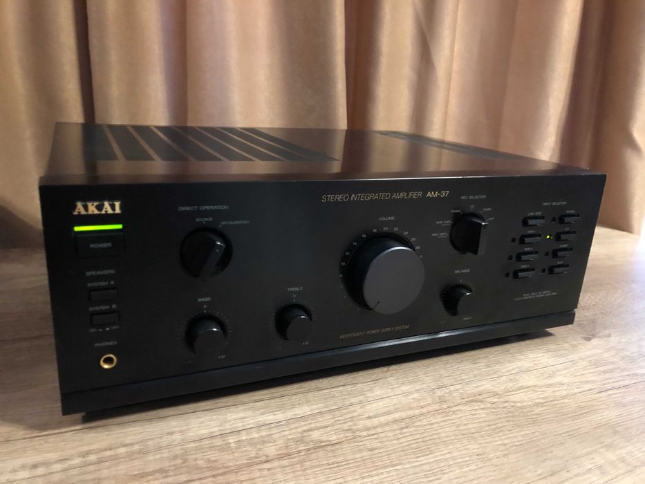 Akai AM 37 amplificator, statie