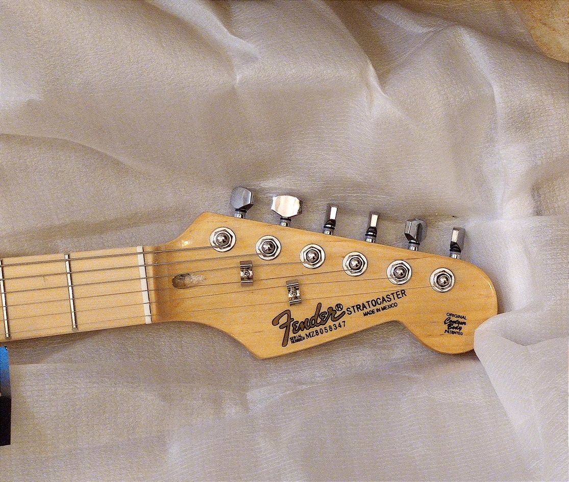 Электро-гитара Fender Stratocaster.