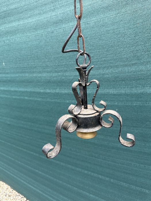 Candelabru vechi rustic